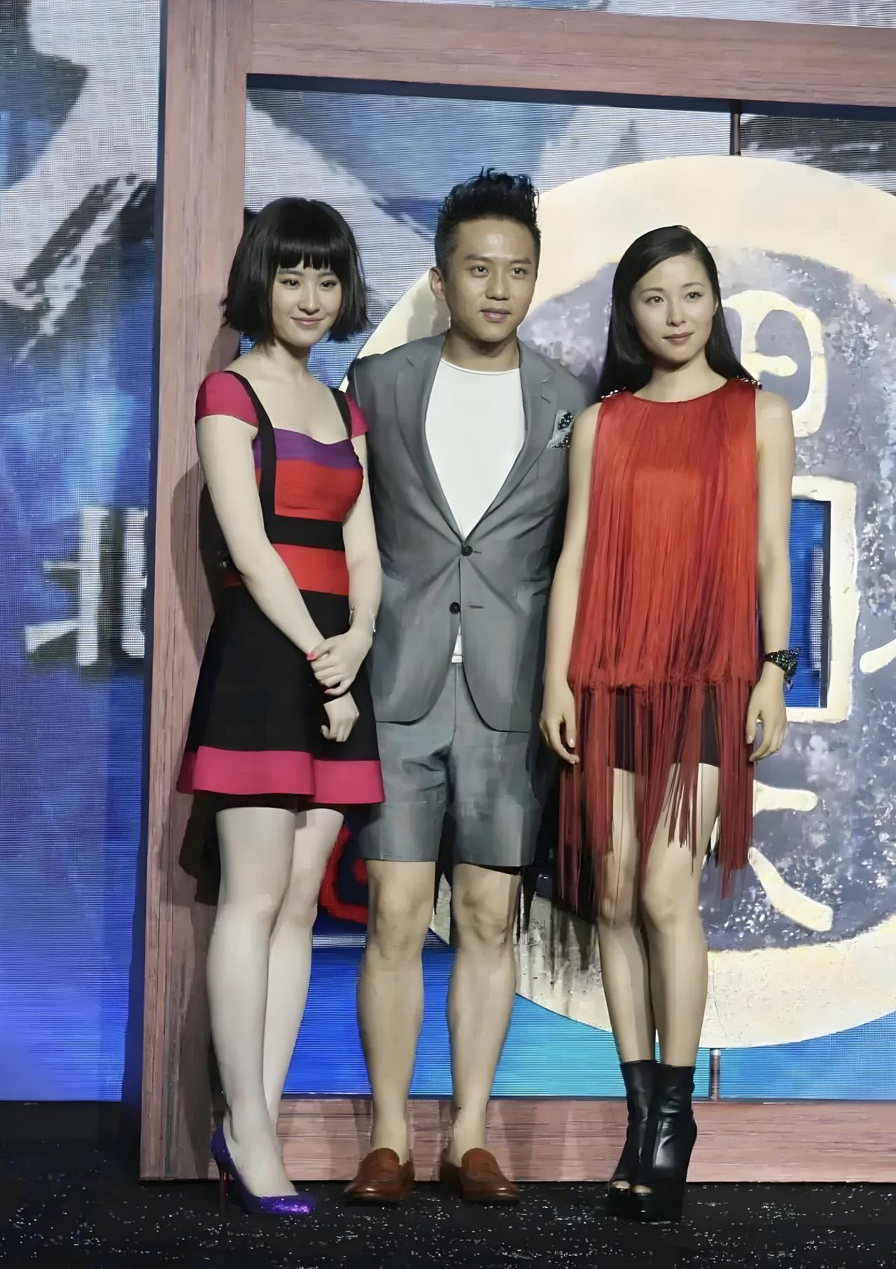 2012年，邓超、刘亦菲、江一燕在电影《四大名捕》北京首映发布会上的合影。

难