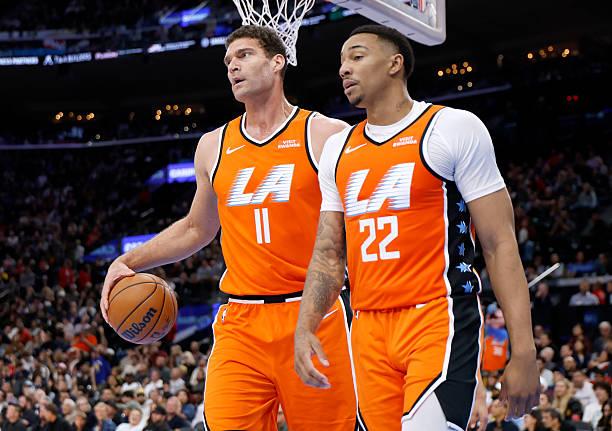 上赛季季后赛布鲁克-洛佩斯的表现就是灾难级别的，被步行者简直是各种打爆。快船要签