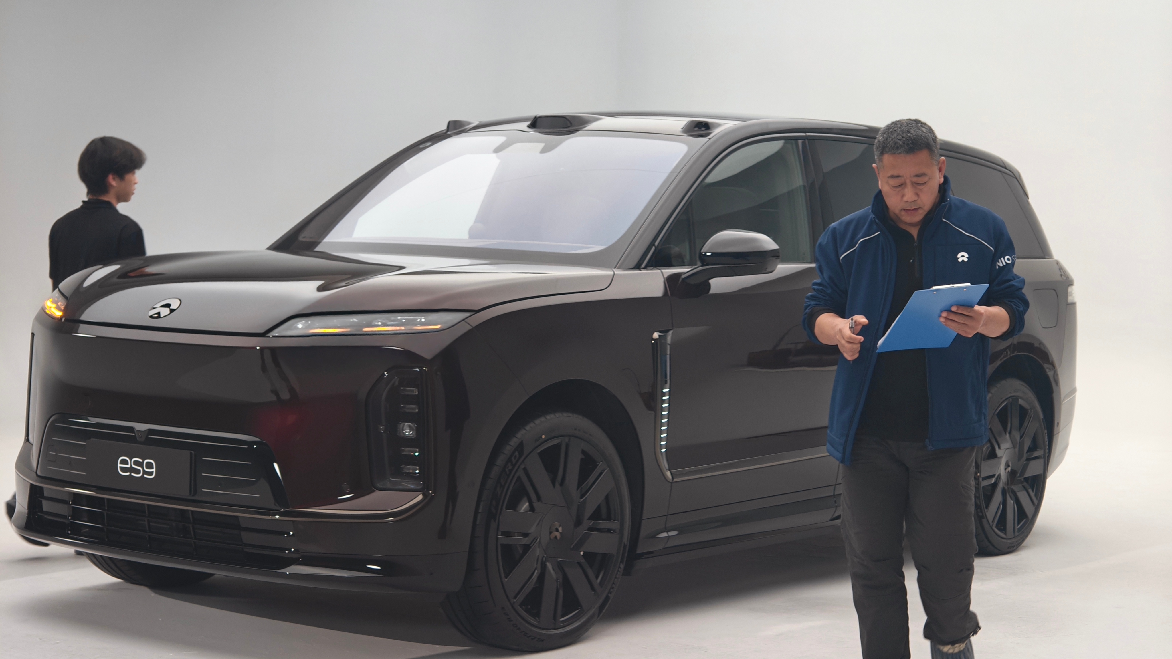 我手机里蔚来es9原图，没有任何滤镜，你们感受一下，记得要放大看细节，每一个颜色