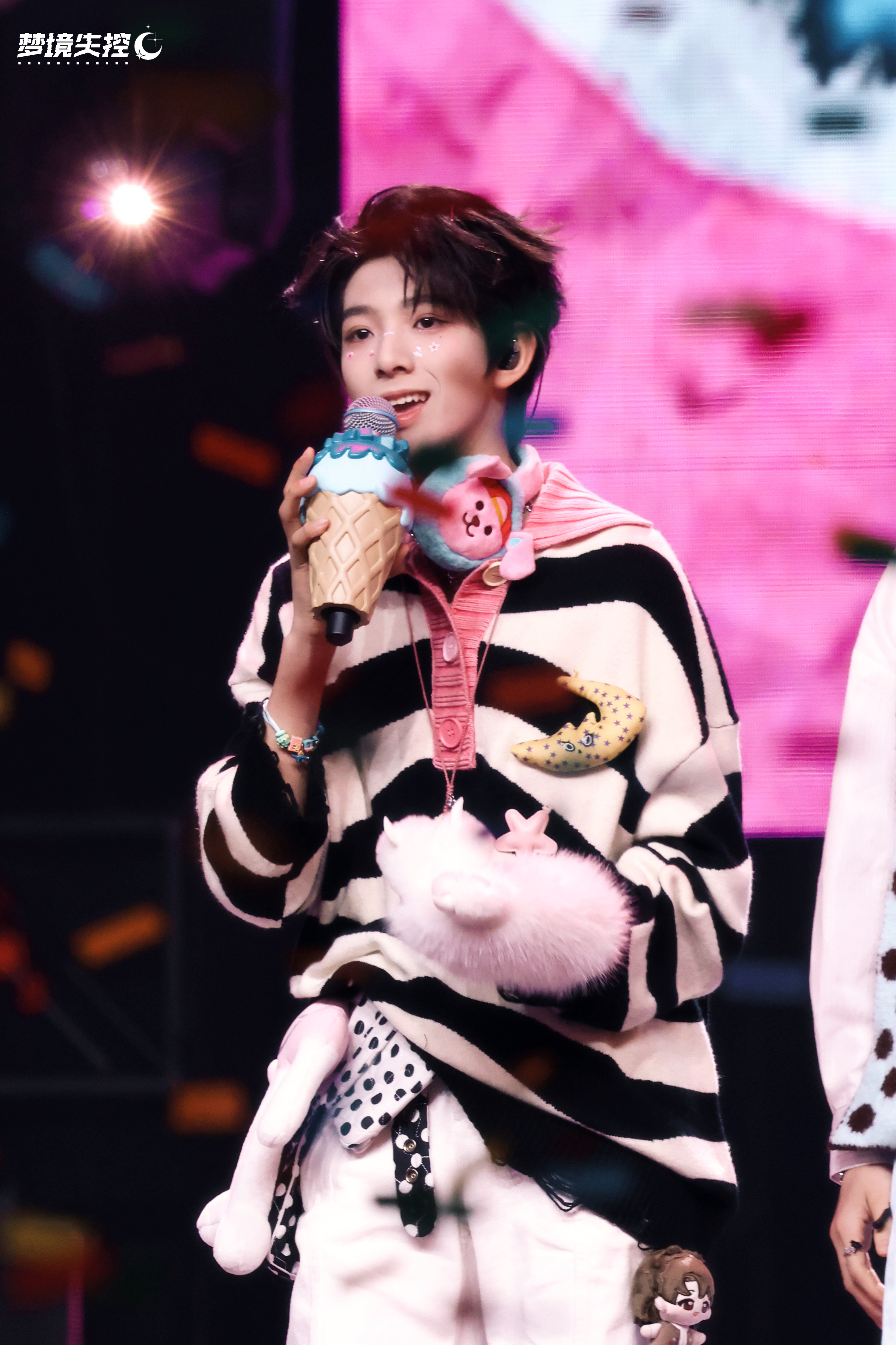 陈浚铭大背头如此权威 陈浚铭这张脸，今天就是可爱小萌物妆造在线！ 