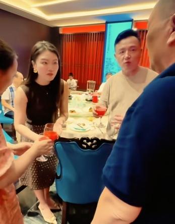 九哥小虎牙已经顺利到达澳门，期待他们澳门的活动圆满成功。