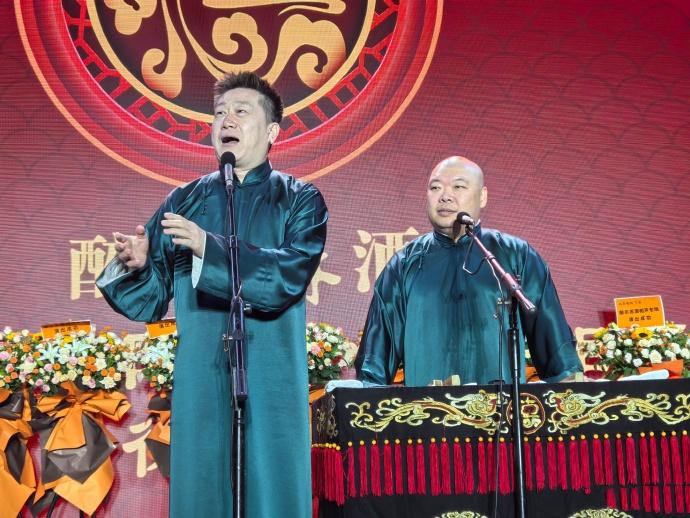 周五在湖州，周六在天津，周日在徐州。张鹤伦、郎鹤炎的上个周末，马不停蹄、忙碌、奔
