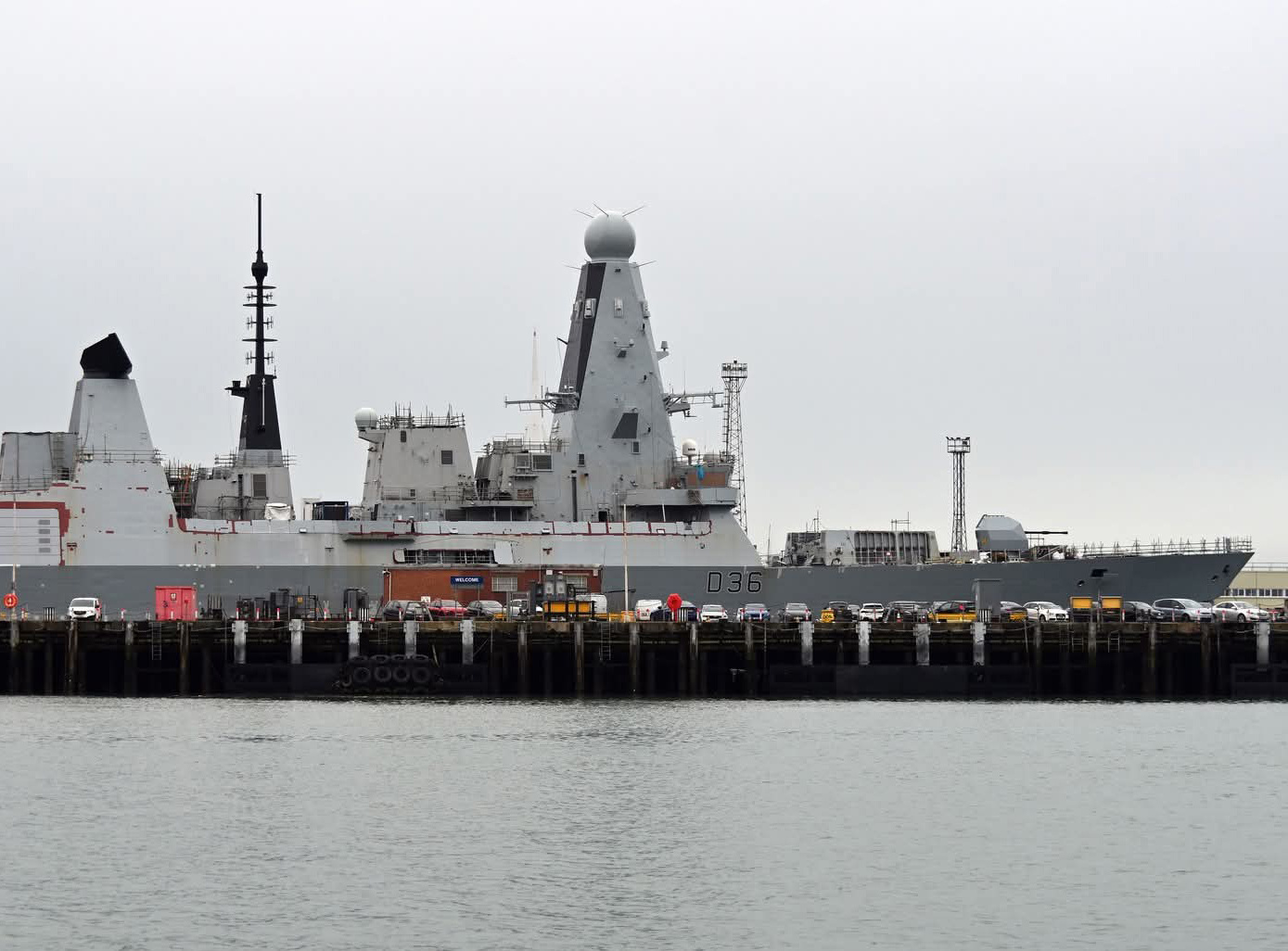 飞扬军事 带罂帝国六分之一的主力舰正在船坞内维修