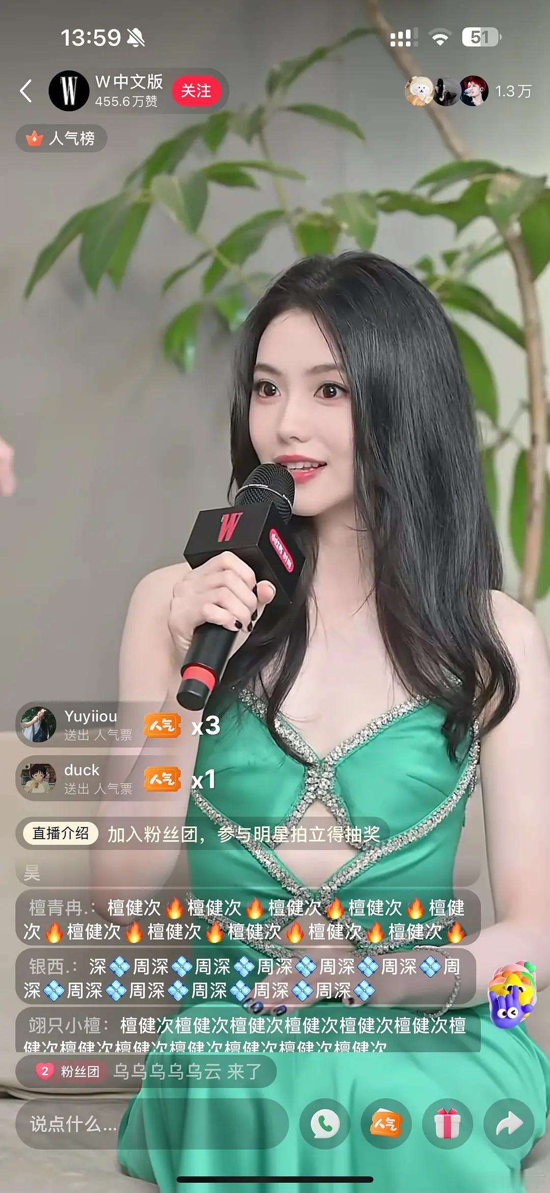 刘浩存造型师能淘来这么多影楼裙也挺不容易的 ​​​