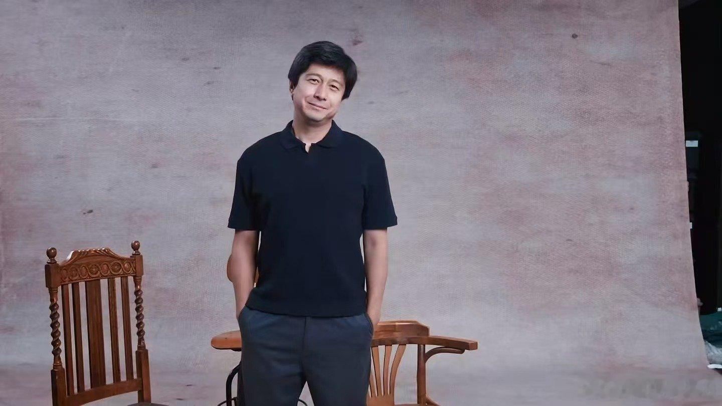 这次上海国际电影节上，荣耀这款机器人手机迎来了影像方面的首次亮相。它携手专业电影
