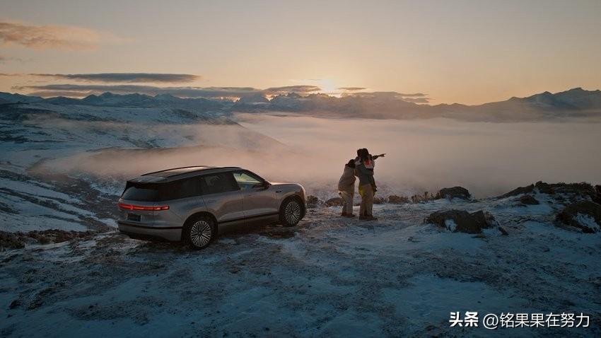 9X最近开始预售了，32.98万元起。讲真，这个价格一出来，确实让人眼前一亮——