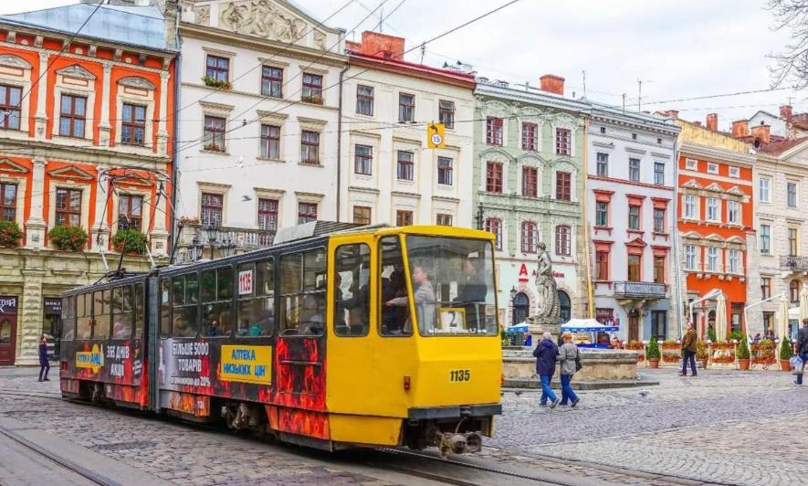 俄罗斯导弹炸了四年，可乌克兰高层照样开会、直播、正常上班。俄罗斯这才慢慢意识到：