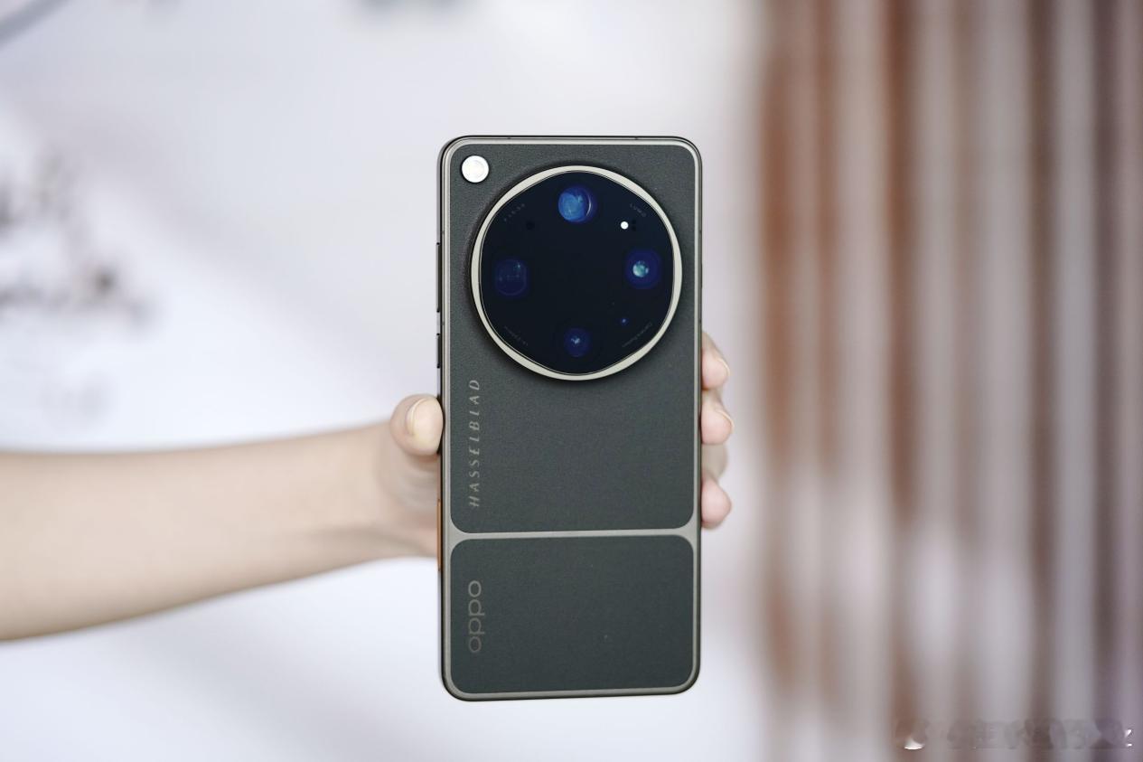 我的天！OPPO Find X9 Ultra这配置太顶了📱首发哈苏10倍光变天