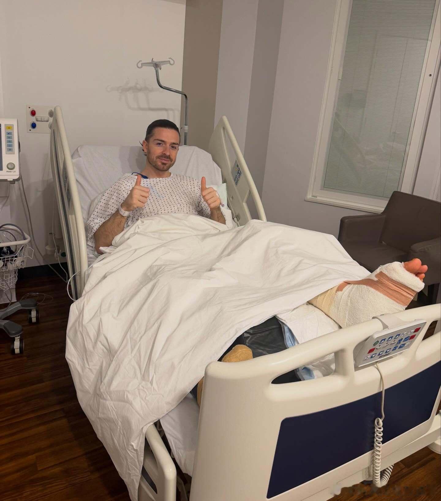 🤕格拉利什社媒确认：由于接受脚部应力性骨折手术，他将缺席本赛季剩余比赛。“真的