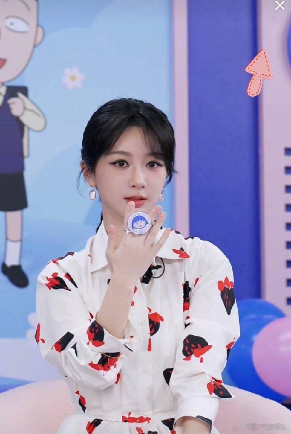 #杨紫工作室#杨紫的气质和笑容真是无敌，直播看着超亲切！杨紫状态满分[酷]全靠杨