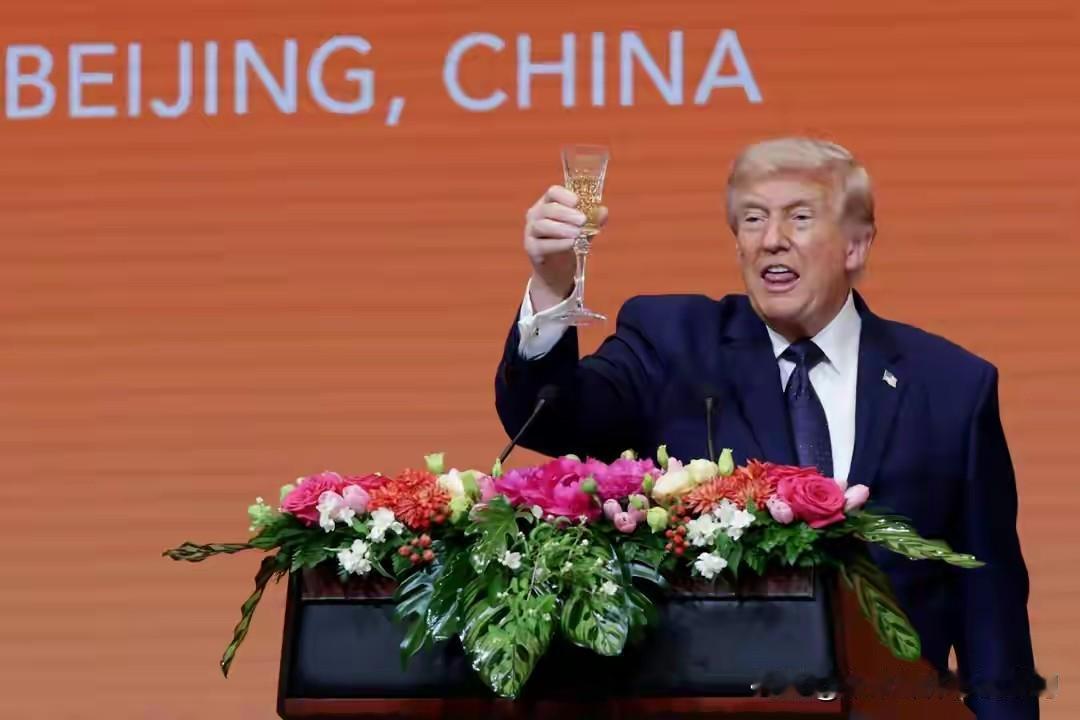 特朗普八十大寿上那番“感谢中俄、感谢解放军没出兵”的表态，看似放低姿态，实则句句