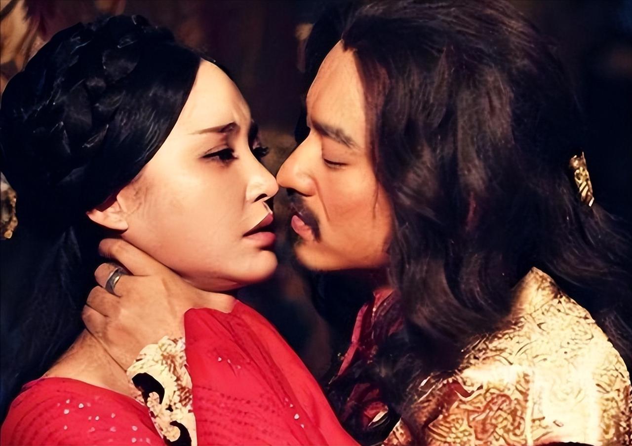 隋朝，14岁的义成公主被嫁给了65岁的老可汗，新婚之夜，老可汗丝毫不怜惜年幼的公