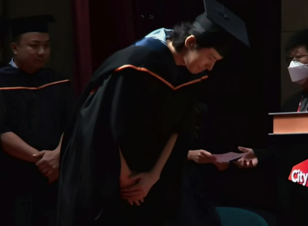 晕了哈 连手臂都漂亮毕业季