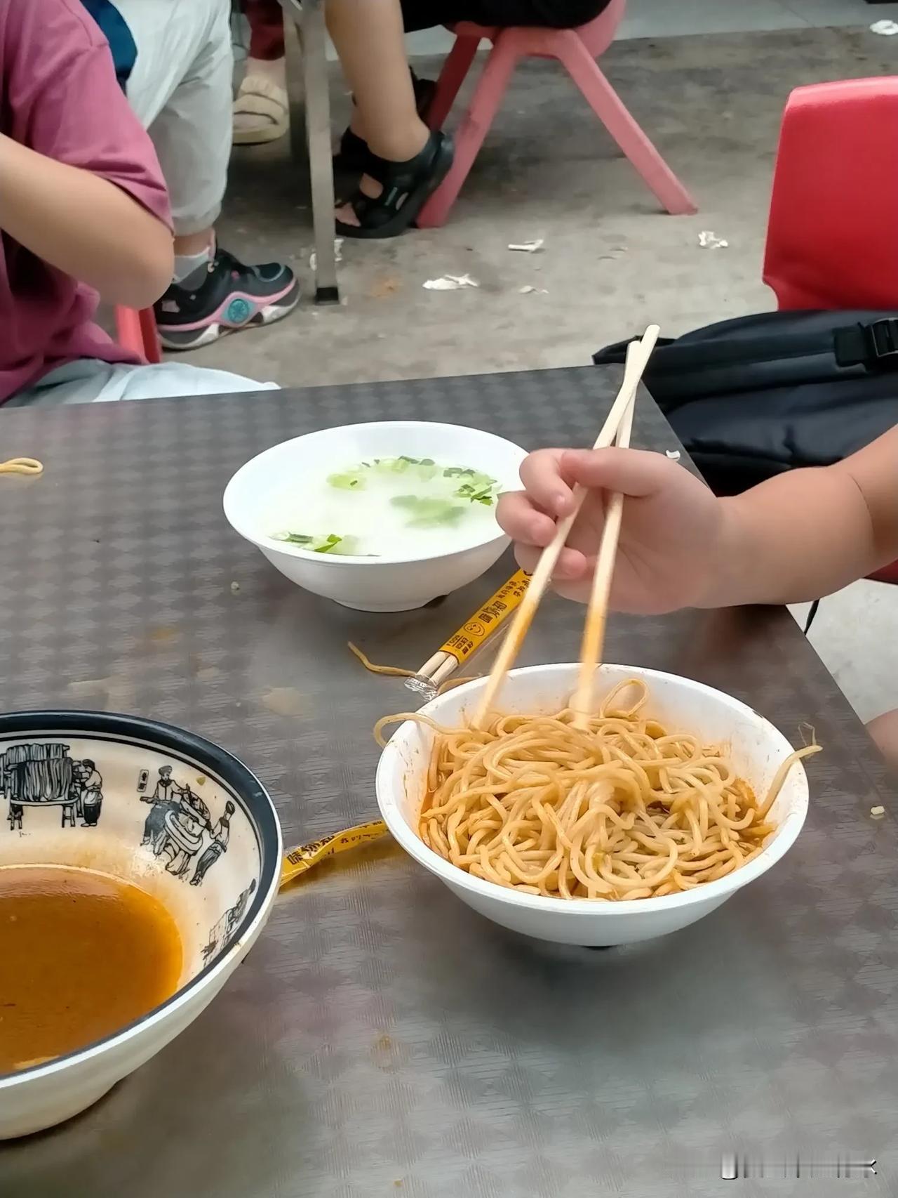 未曾照料过年迈父母生活起居之人，根本无从知晓照顾年迈父母的工作是何等艰辛。这类人