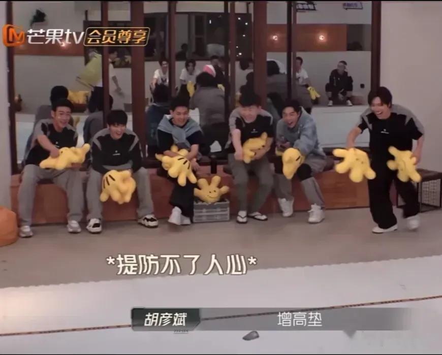 娱乐圈里有一种说法，如果女星说自己1米72，很可能她1米75甚至更高，当年的王祖