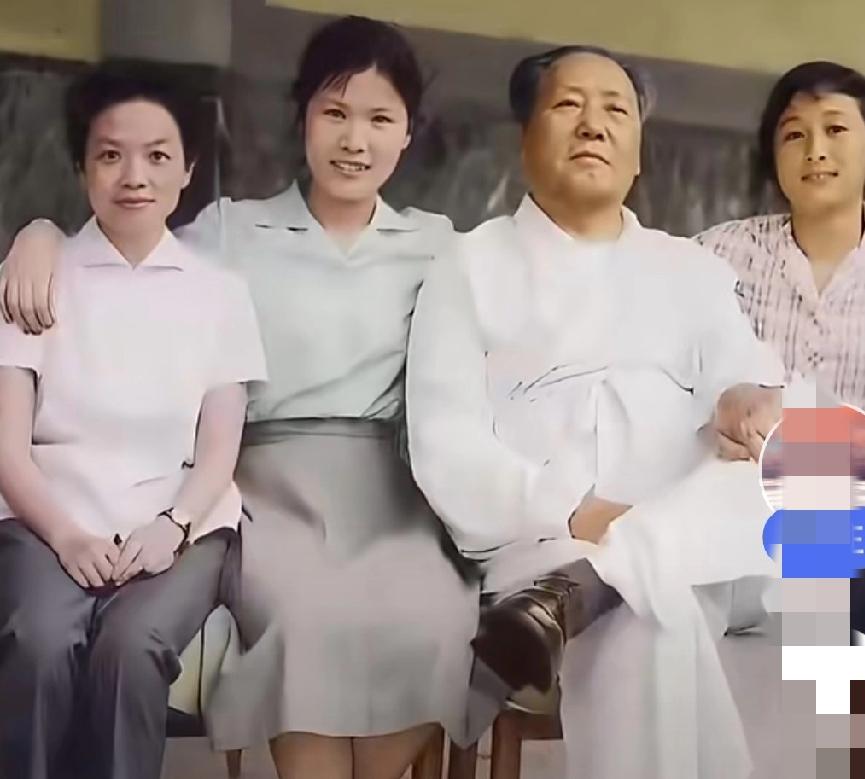 同毛主席合影的这几位女士你认识吗？
    你能按从左到右的顺序说出来吗？