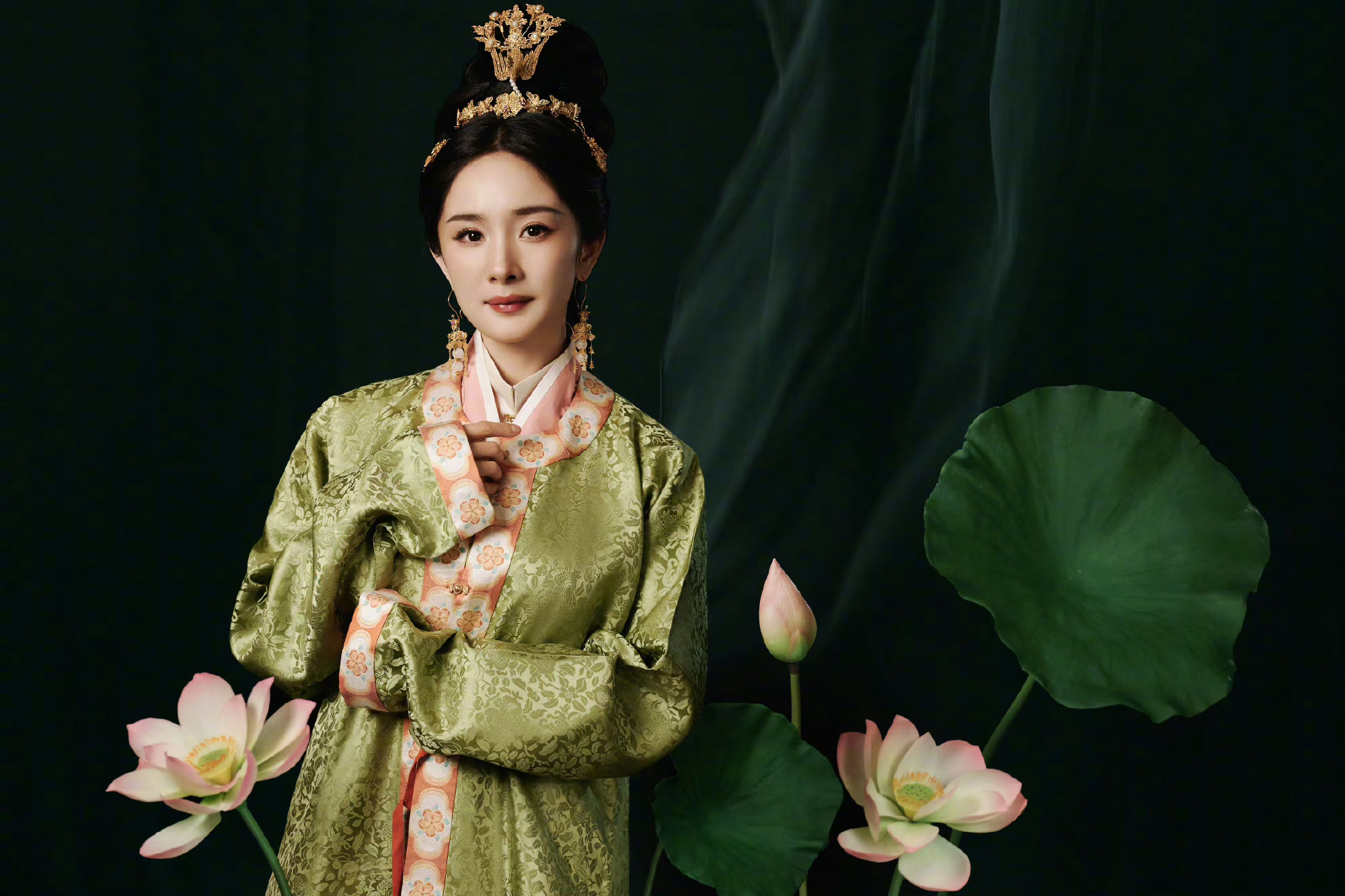 一颦一笑，皆是东方古韵。杨幂