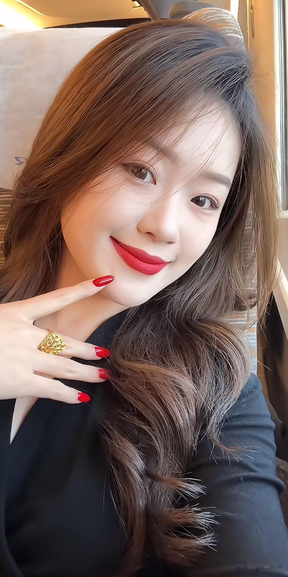 说实话，我美吗？如何才能穿搭出美感又能彰显个性? 你喜欢什么材质的衣服 女人,是