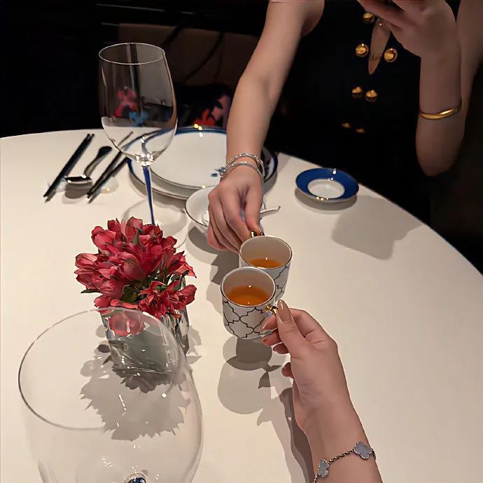 有人借着性格不合分手 有人爱着性格相反的她. ​​​