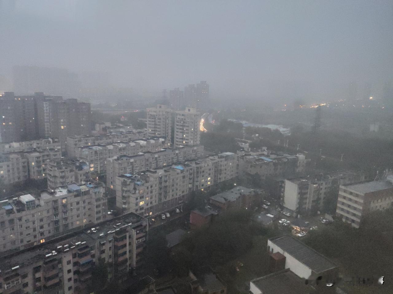 窗外风景:花灯初放！