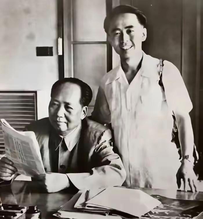 毛主席随便穿的衣服都是雄伟霸气！斗志昂扬！伟人那非凡的气度，非凡的智慧。非凡的灵