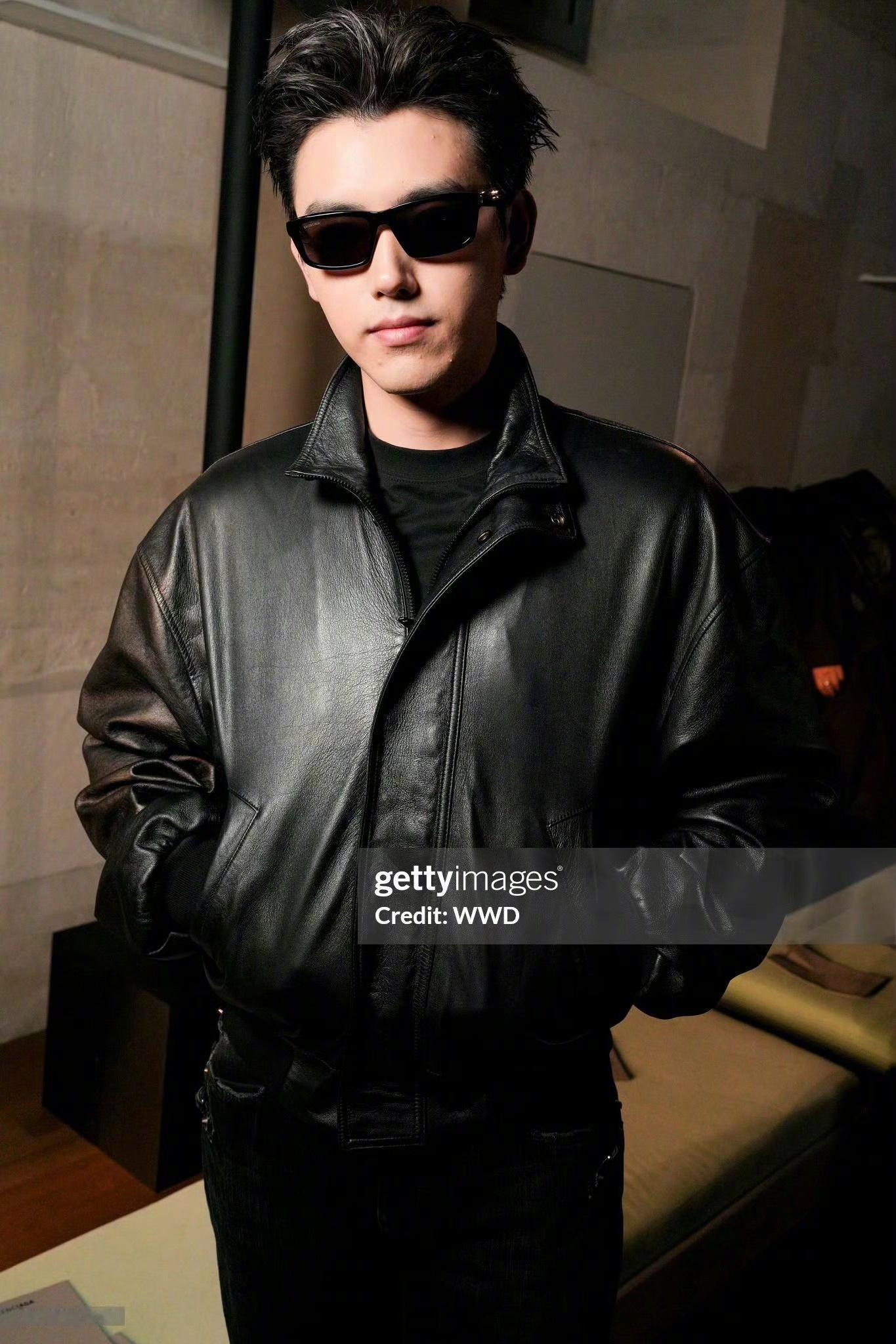 陈飞宇、杨超越巴黎时装周Balenciaga看秀生图，来品一品！ ​​​