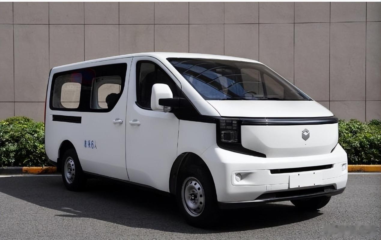 长安凯程V919  实车曝光。作为纯电动轻客，新车预计在年内迎来上市。动力方面，