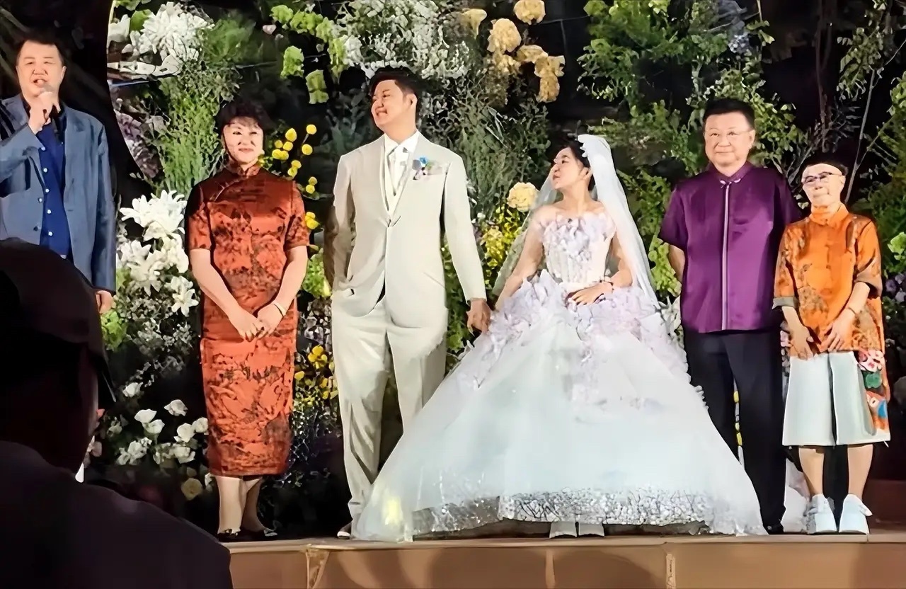 终于明白了，为什么金龟子在女儿婚礼上穿着大裤衩，绝对不是为了与众不同，也不是买不