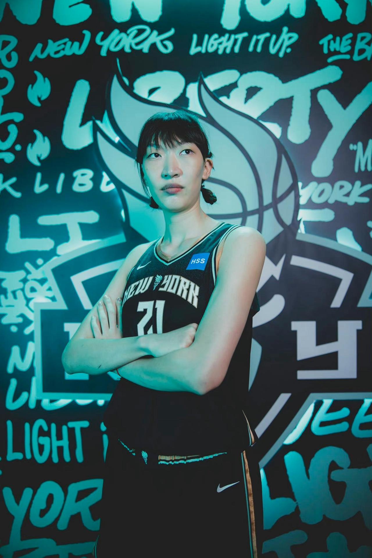 韩旭重返WNBA！签约纽约自由人，时隔三年再冲赛场

中国女篮核心球员韩旭正式回