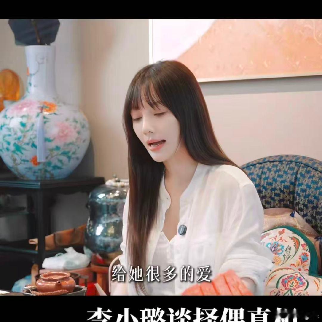 从综艺里手忙脚乱的新手爸爸，到如今能为甜馨排忧解难的稳重靠山，贾乃亮的成长有目共