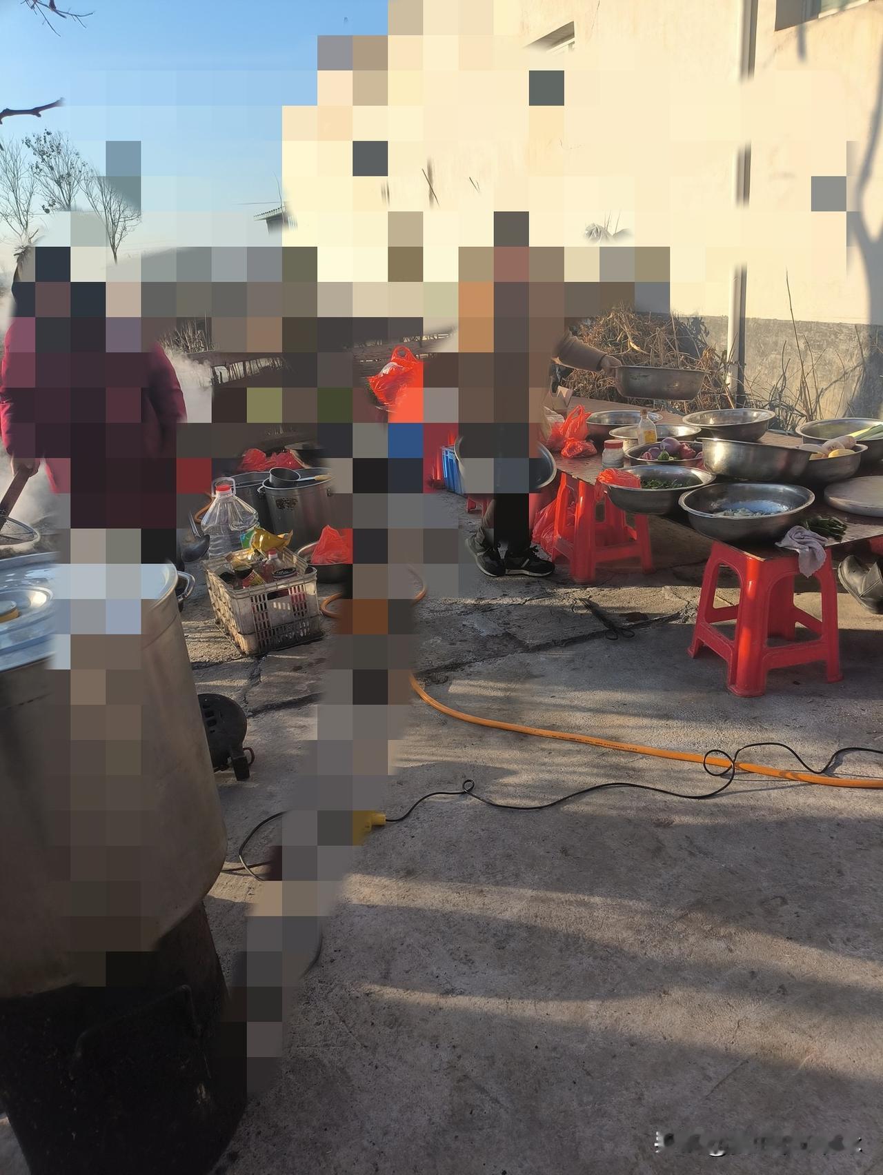 如今的人变了，变得愈发自私，远不如从前的人了。
有个三十二岁的小伙，经媒人牵线，