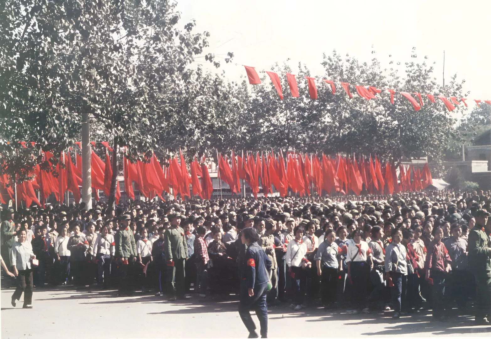 法国摄影师索朗日·布朗镜头下1966年的北京，出自摄影集《中国记忆19...