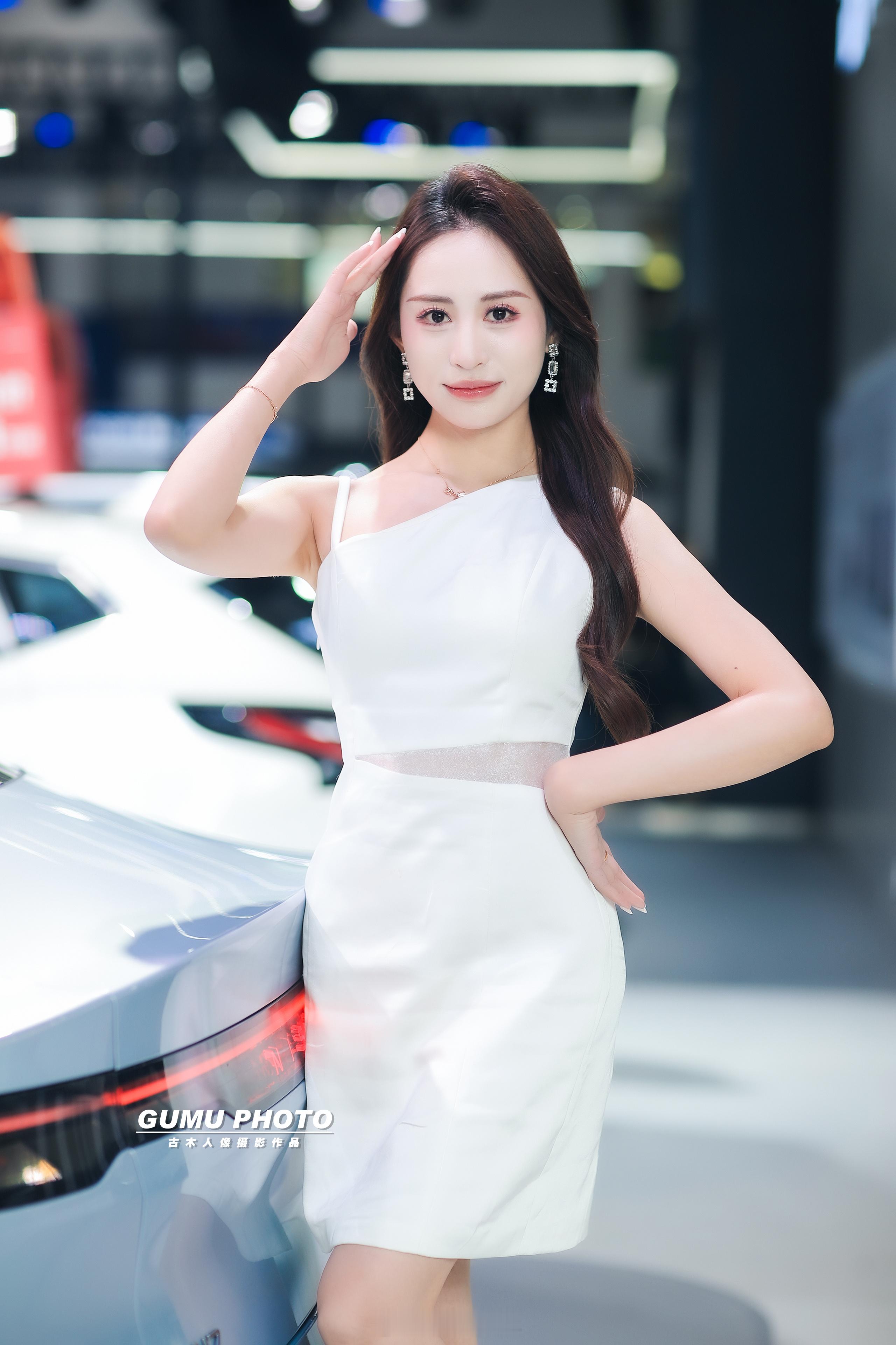 2025贵阳汽车文化节东风日产展台模特小姐姐。               