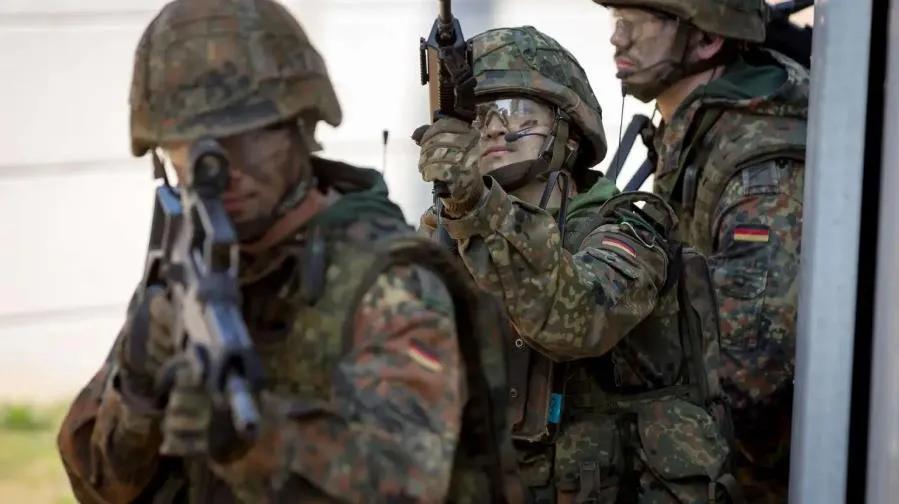 德国议会以压倒性多数通过了联邦国防军的新征兵条例。根据新条例，自2027年7月起