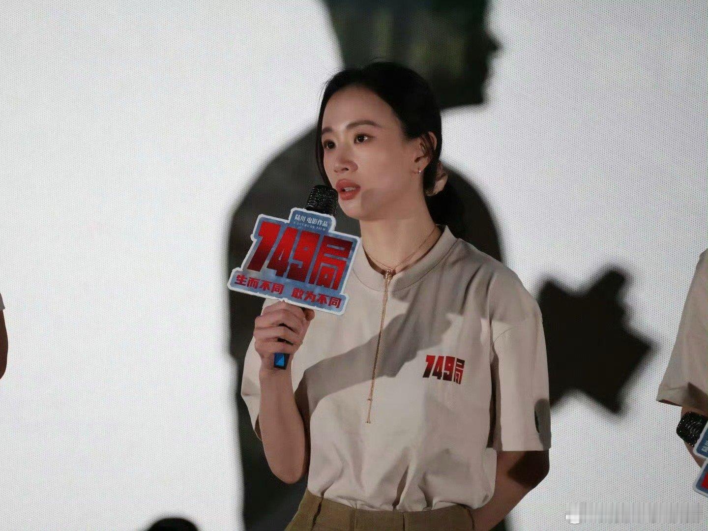 #李梦在749局吊威亚高空20米# 李梦对于作品和角色的认真态度就让人很佩服，在