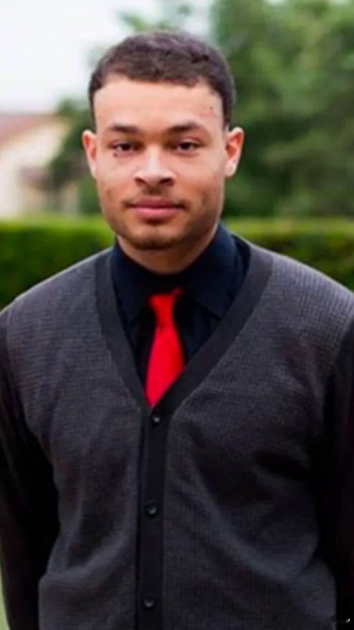 纽约邮报：科尔·艾伦（Cole Allen），已被确认是白宫记者晚宴附近开火的枪