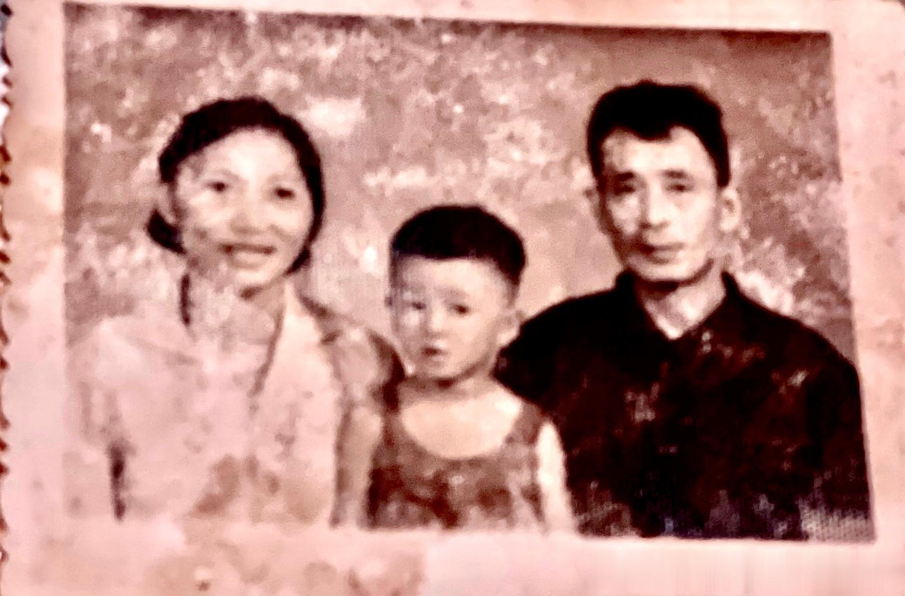 翻老照片，看到对我这辈子影响比较大的人….能影响你命运的人其实也没几个！ ​​​