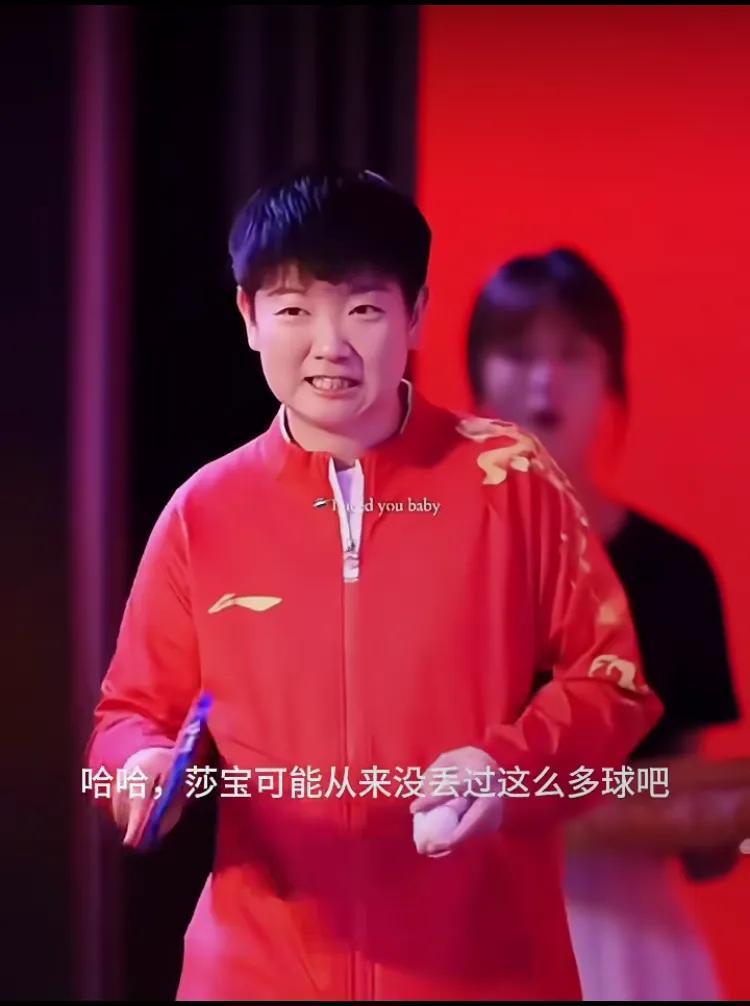 莎宝平时不训练不比赛的时候打球就好像不认识小白球似的
打得皱皱巴巴的[大笑]
参