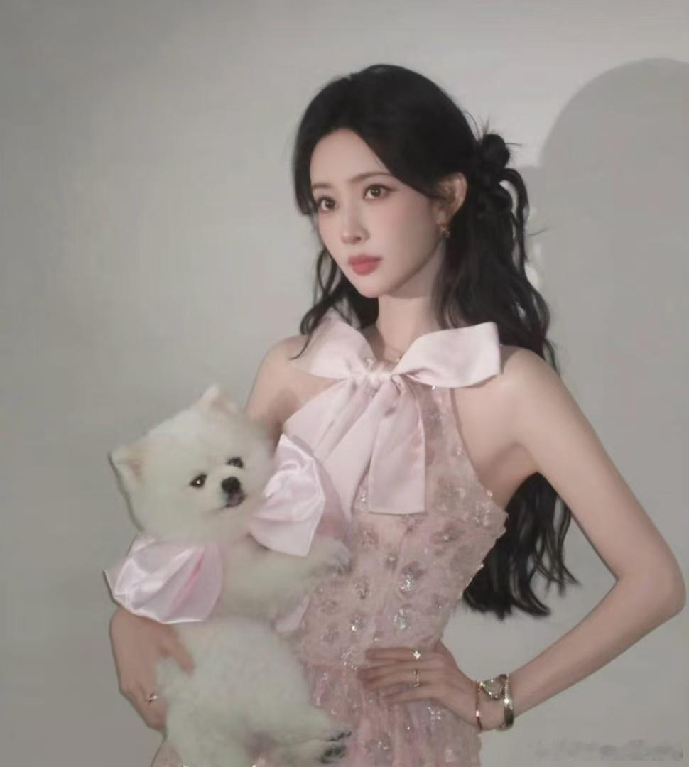 李一桐孟子义小狗hi6贴贴你好星期六 这期好六藏着小狗惊喜，李一桐打卡时拍下肉肉