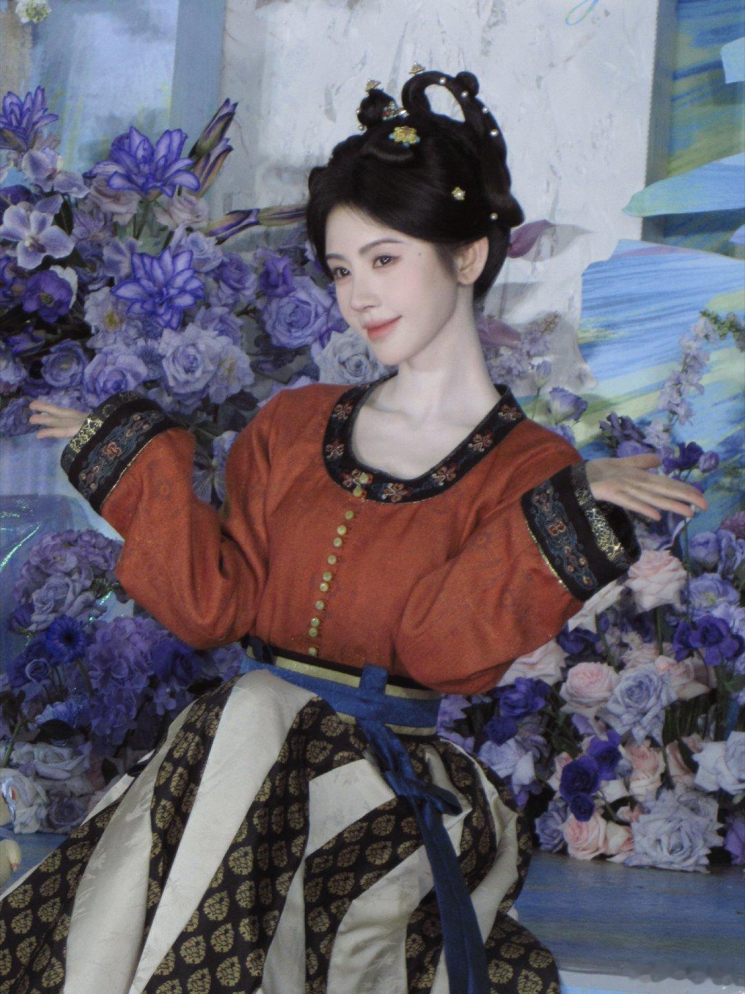 孔雪儿给鞠婧祎送祝福鞠婧祎真美~ 