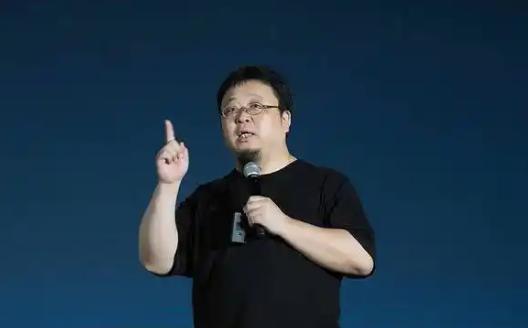 罗永浩吐槽“120W是充电器商标”
 
近日，罗永浩在微博公开吐槽，直指部分商家