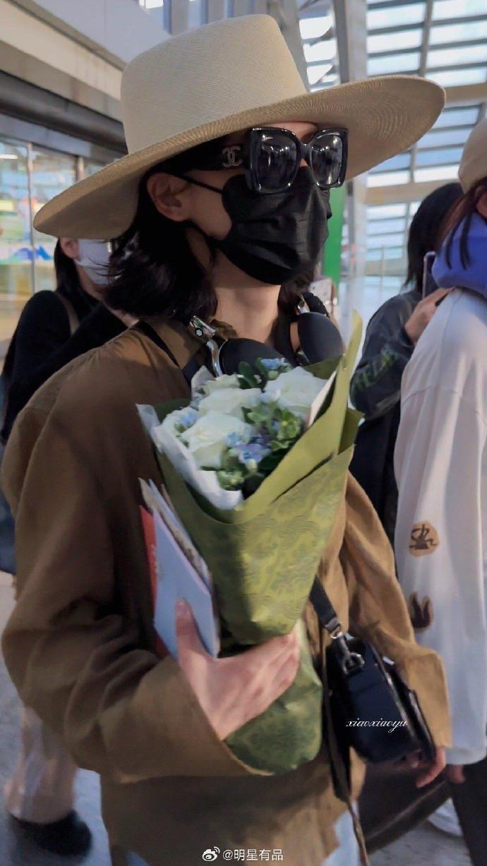 辛芷蕾回国机场路透 影后回国~ ​​​