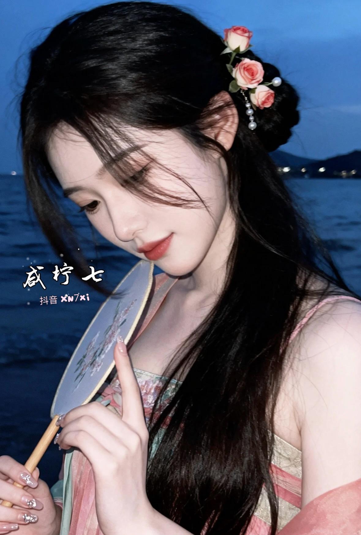 云想衣裳花想容分享一张汉服照片吧 汉服自拍风 汉服古韵写真 绿裳汉服照 汉服美女