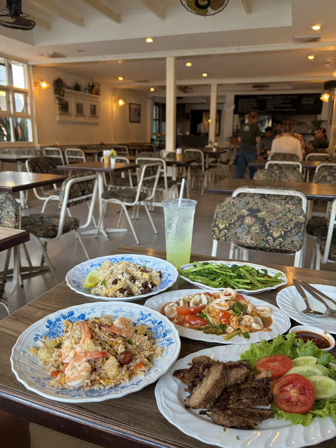 在曼谷，好吃不贵的漂亮小店漂亮饭