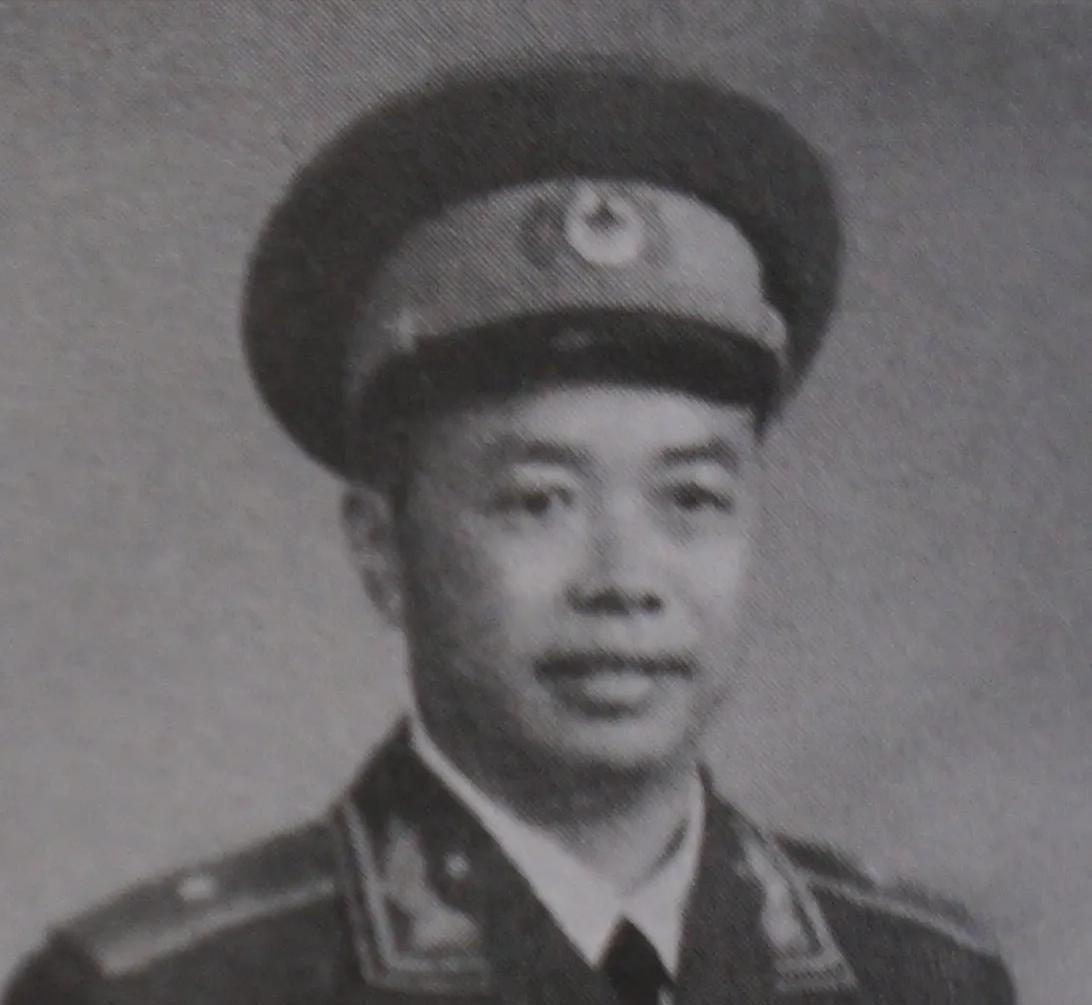 18岁女生冒险假扮八路军战士妻子，43年后昔日战士成为将军，竟向她提出两个特殊请