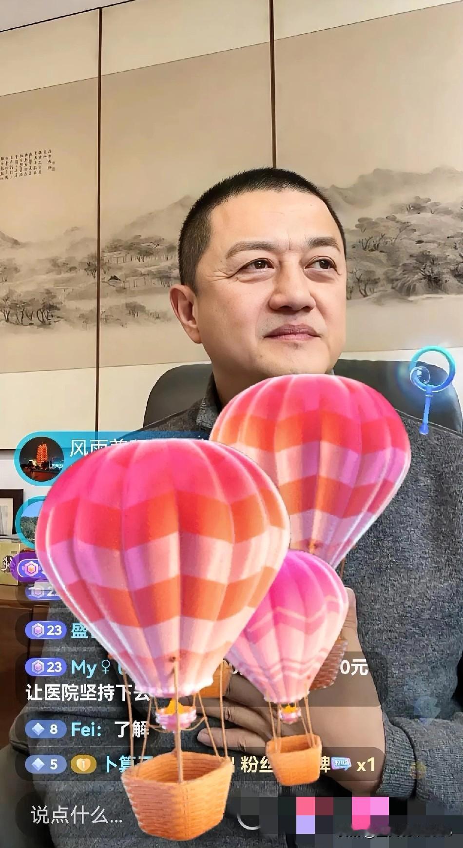 李亚鹏还是听劝的，
 
他今天中午开直播，
直播间人数接近10万，他回应了最近因