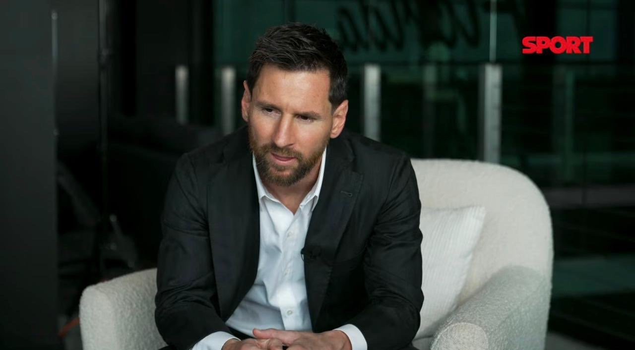 🎙梅西对《每体》谈到布斯克茨和阿尔巴退役：“我的朋友布斯克茨和阿尔巴的离开让人