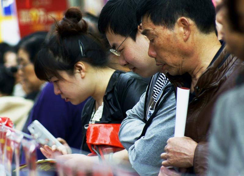 到底是谁带起来的农村彩礼恶习?动不动几十万的彩礼，让很多农村出现成群的光棍！
过