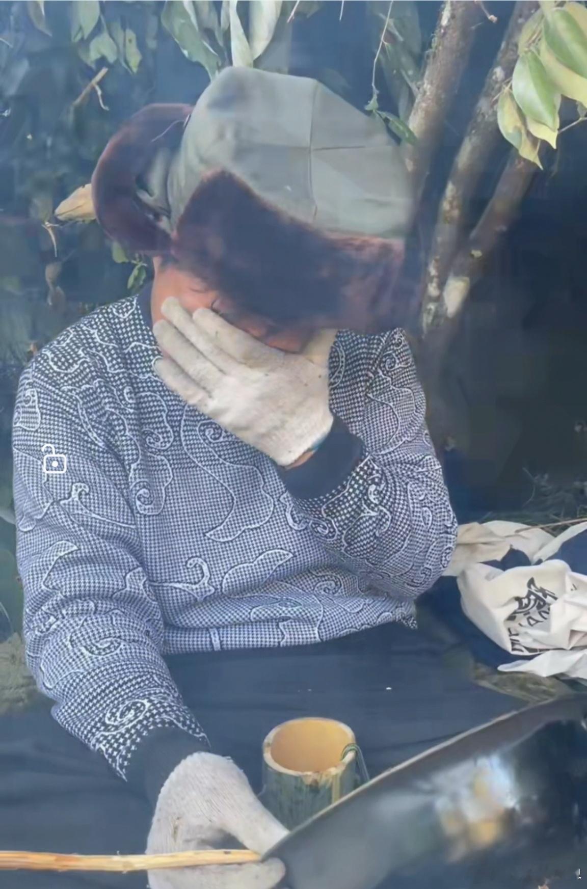 贵州印江荒野生存，真实体验野外生活背着简单的行囊走进山林，自己找水源、搭临时庇护