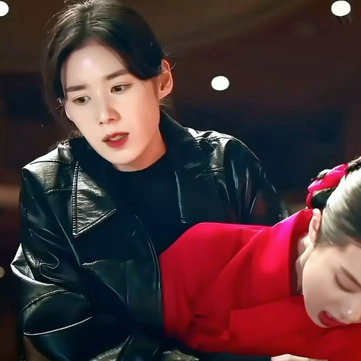 郑恩彩还是和女人搭～ ​​​